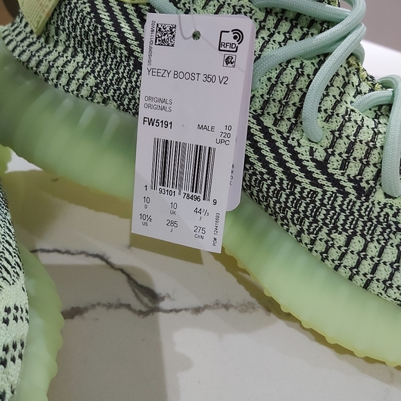NWT YEEZY 350 V2 YEEZREEL DEADSTOCK SIZE 10.5 - Picture 6 of 8